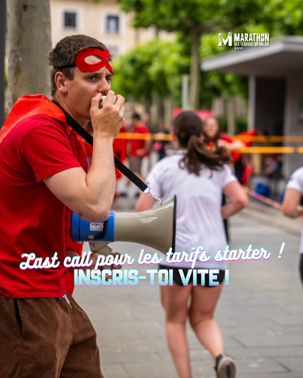 Est-ce que tu as déjà vu un marathon avec une section déjantée, des ravitos festifs et une ambiance aux allures de foire du Valais ? 😜
Le Marathon des terroirs du Valais BCVS, c’est bien plus qu’une course… c’est une expérience unique ! 🎭🍷

En 2026, on fête la 5ᵉ édition 🎉 — et crois-nous, des surprises encore plus folles t’attendent 🤩 (thème année 80 ça nous inspire!)

Alors ne manque pas la fête et rejoins-nous en mai prochain 🏃‍♀️💨
Mais avant ça… assure-toi de choper ton dossard au meilleur tarif ⏰
👉 Les prix augmentent dans mois d'une semaine !

 #marathonfestif #Valais #marathondesterroirsduvalaisbcvs #marathon #valaisgravedansmoncoeur #MarathondesterroirsduvalaisBCVS #marathon2026 #MTVS #runtastecelebrate