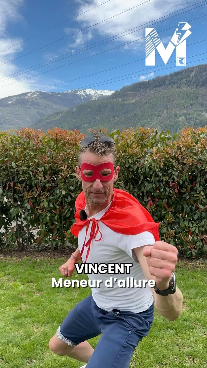 ⏱️ L’art de courir au bon tempo 🏃♂️💨
Sur le Marathon des Terroirs du Valais BCVS, Vincent ne court pas pour lui… il court pour toi !
Meneur d’allure sur le semi-marathon, il t’aide à garder le bon rythme, te motive dans les moments durs, et te pousse à atteindre ton objectif avec le sourire.
Facile à repérer avec son énergie contagieuse, il t’emmène à bon port sans jamais te lâcher.
Pas besoin de montre quand t’as Vincent dans ta ligne de mire. Tu veux atteindre ton objectif ? Reste dans sa roue, et laisse la magie opérer !
✨ RUN • TASTE • CELEBRATE ✨
#marathondesterroirsduvalaisbcvs #RunTasteCelebrate
#MeneurDAllure #SemiMarathon
#CourseDéjantée #valais #running