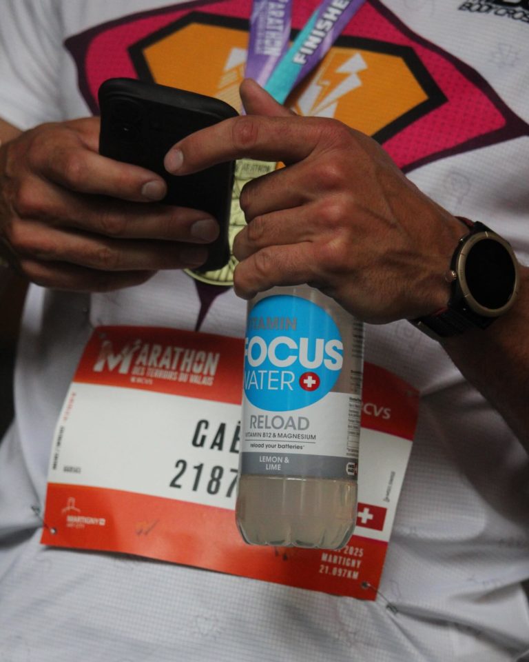 Il y a un mois déjà...
Tu franchissais la ligne d’arrivée, épuisé·e mais fier·ère, une FocusWater RELOAD à la main pour marquer la fin de ton défi ! 💧
Merci à toi, super-héros, d’avoir fait de ce week-end un moment inoubliable ! 🙌
#Marathon #Valais #MarathondesterroirsduValaisBCVS #MTVS #FocusWater #Reload